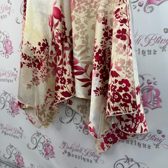 Le chateau skirt fairy hem Floral Satin Asymmetrical Skirt - Cream and Red - Picture 3 of 10
